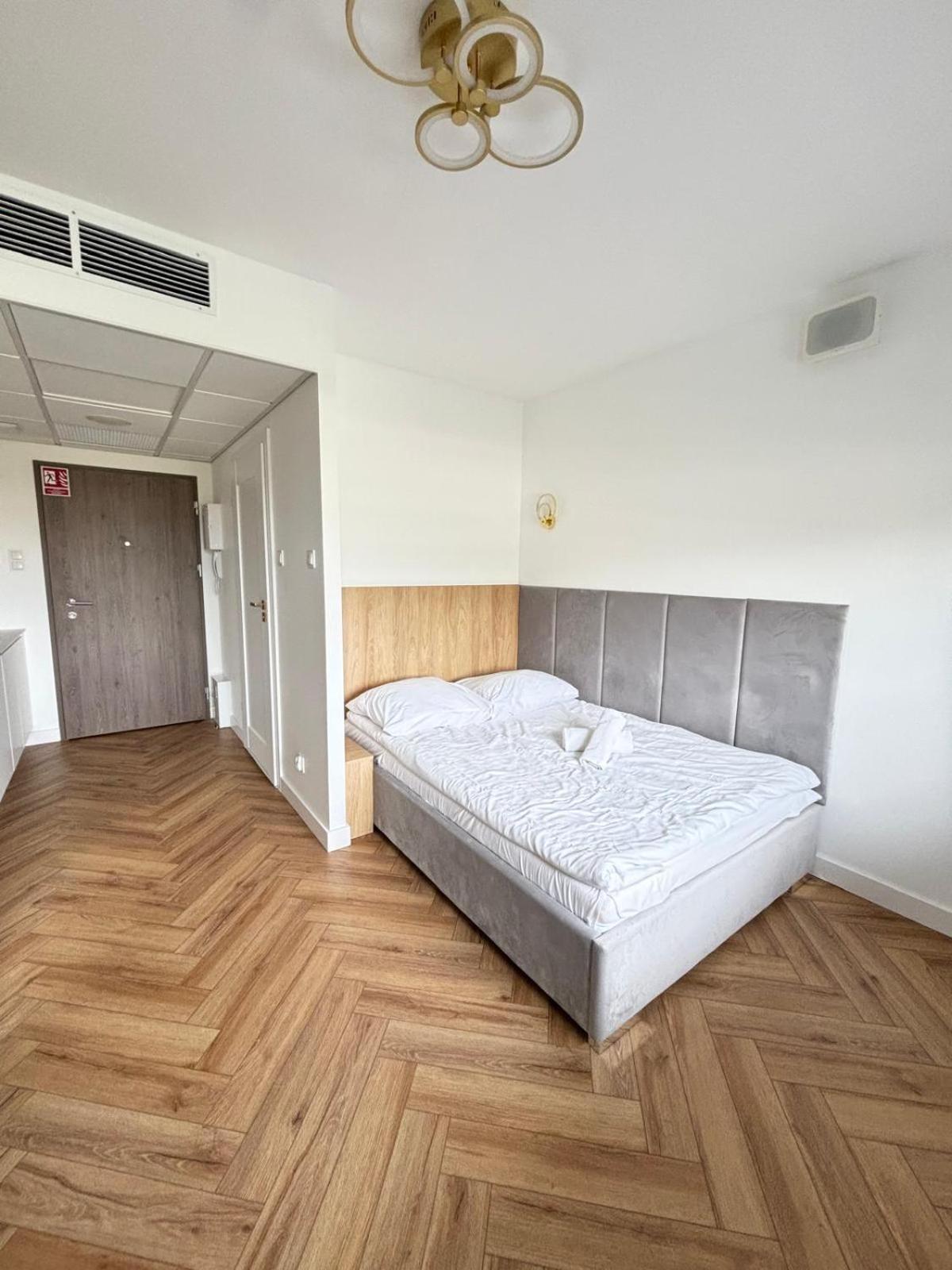 Apartamenty 24H Pileckiego Varšava Exteriér fotografie