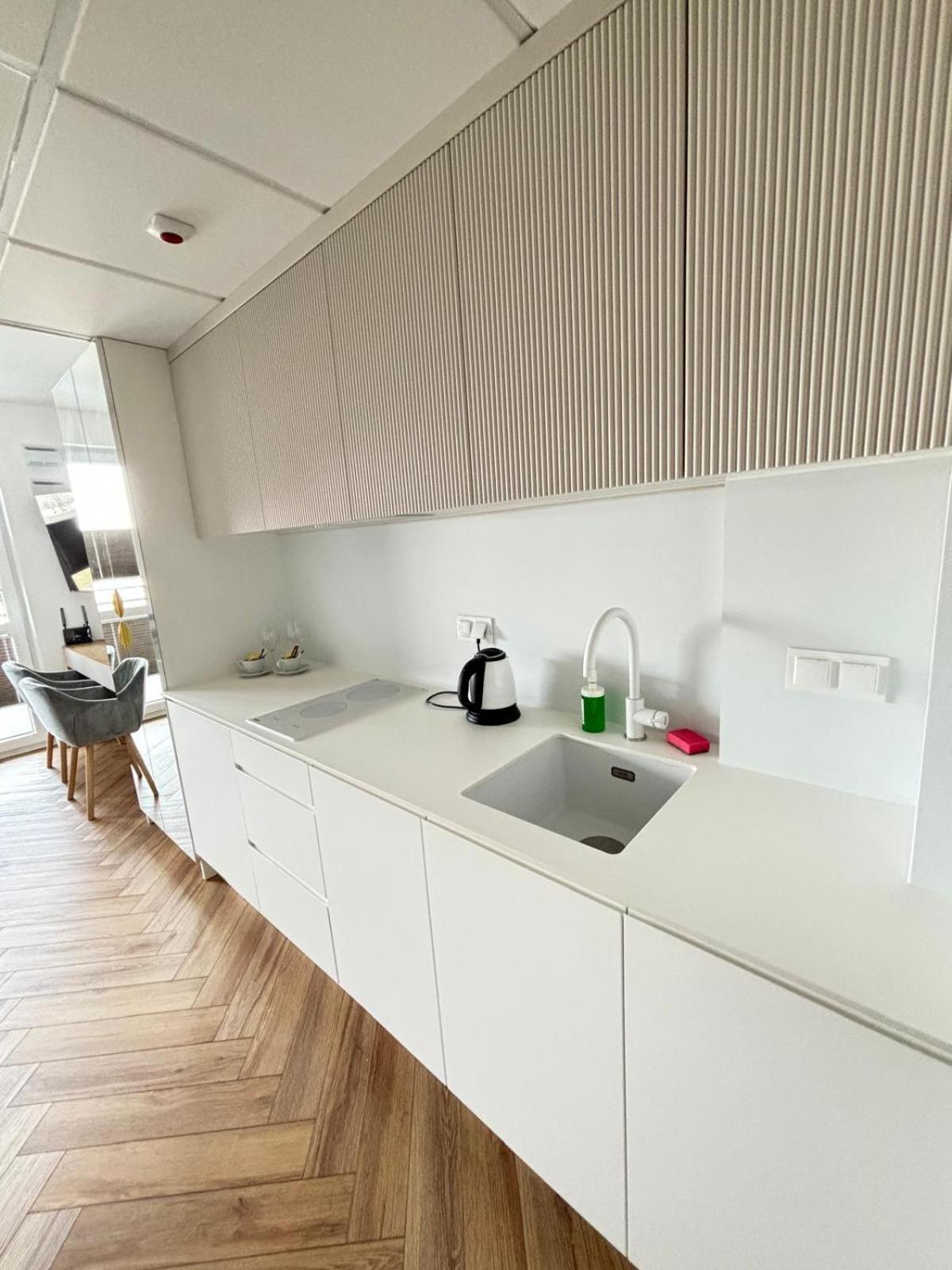 Apartamenty 24H Pileckiego Varšava Exteriér fotografie