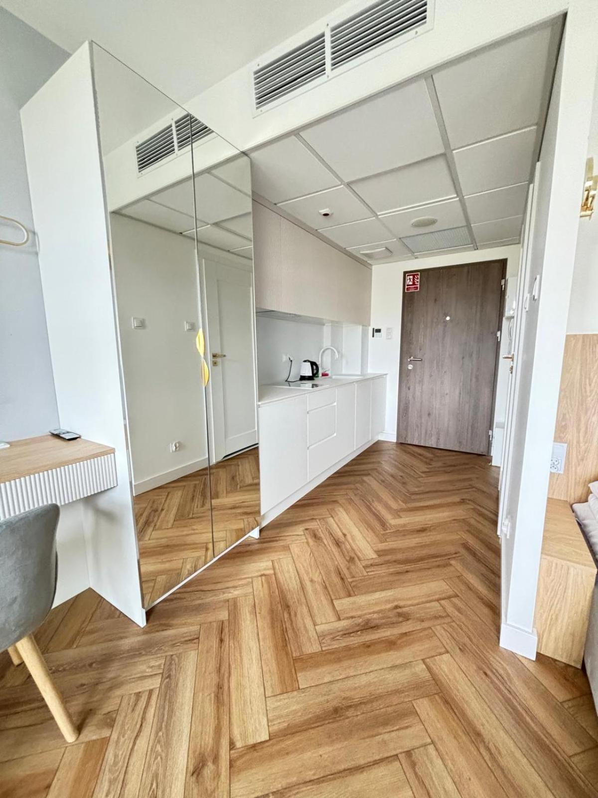 Apartamenty 24H Pileckiego Varšava Exteriér fotografie