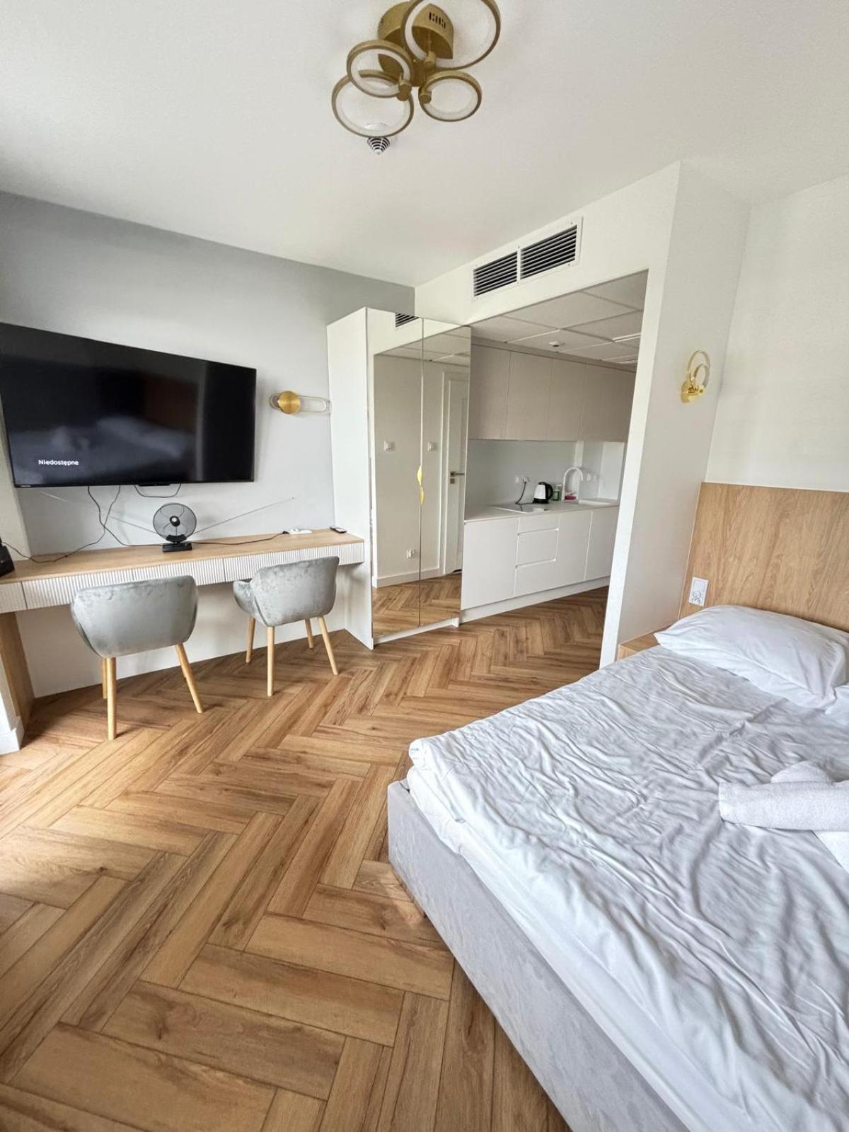 Apartamenty 24H Pileckiego Varšava Exteriér fotografie