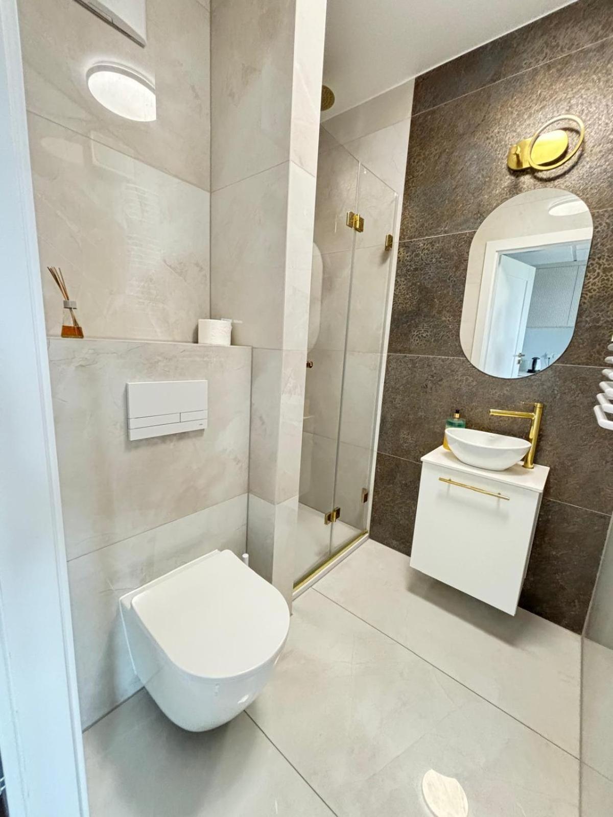Apartamenty 24H Pileckiego Varšava Exteriér fotografie