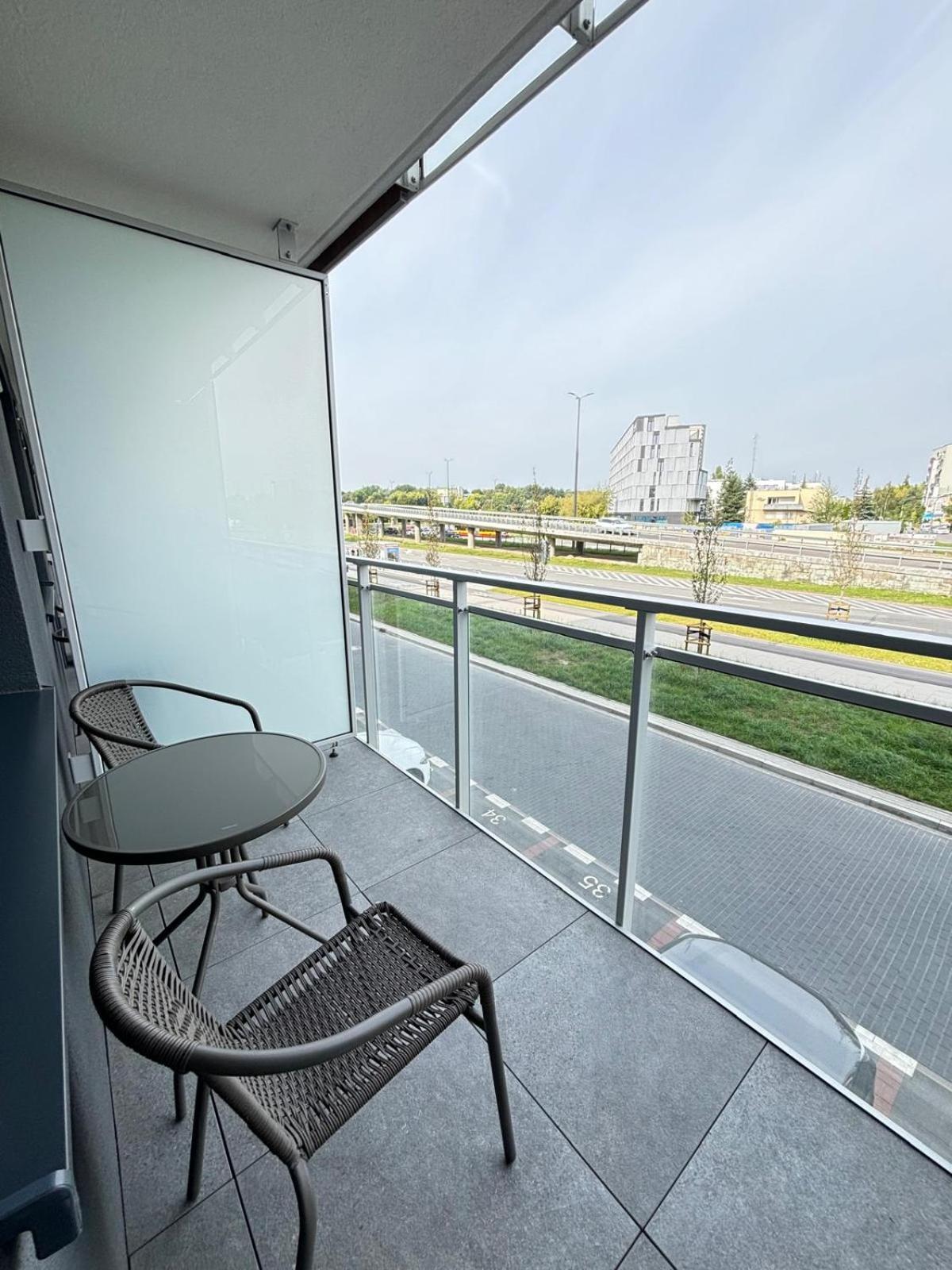 Apartamenty 24H Pileckiego Varšava Exteriér fotografie